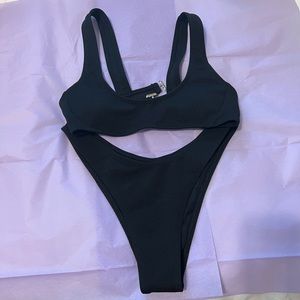 NWOT MEDIUM BLACK SHEIN BIKINI, CHEEKY CUT, HYGIENE LINER PRESENT
